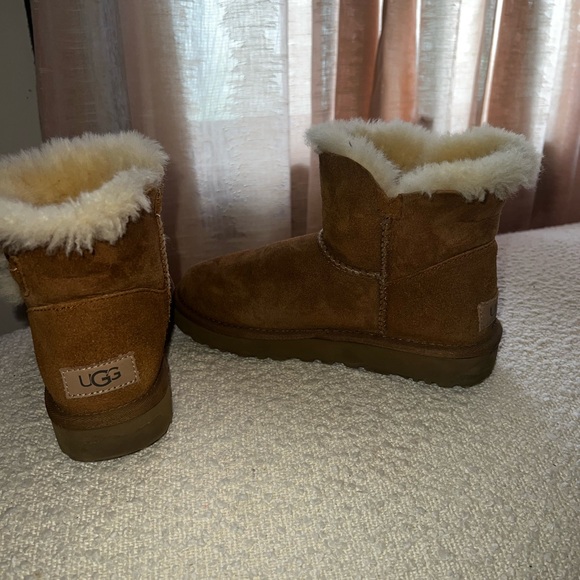 UGG BAILEY BUTTON II BOOT -CHESTNUT - Picture 4 of 6